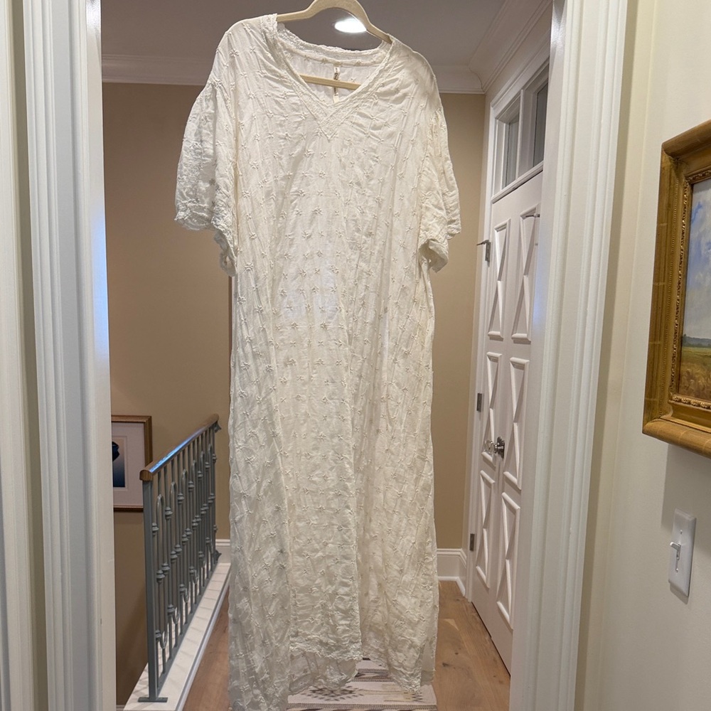 Magnolia Pearl off white Embroidered V-Neck Dress (bw)
